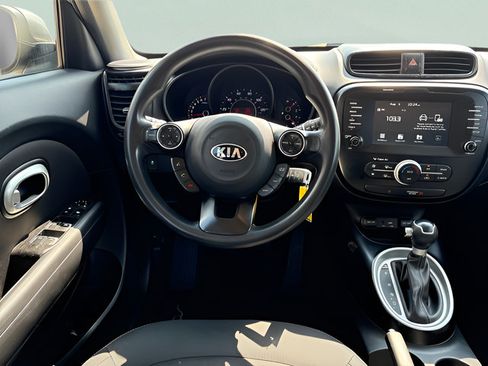 Used 2018 Kia Soul + FWD image 13
