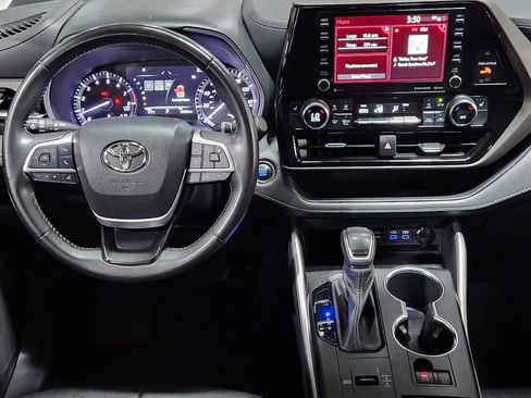 Used 2022 Toyota Highlander XLE FWD image 42