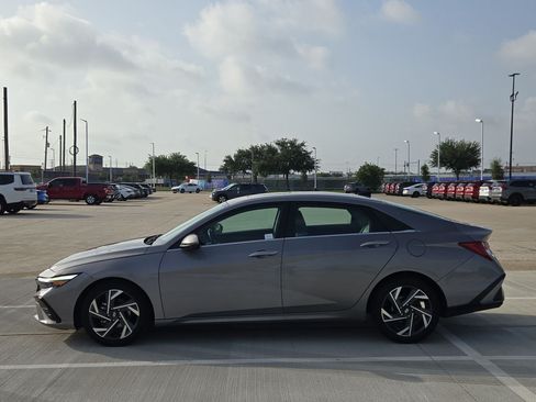 Used 2024 Hyundai Elantra Limited FWD image 7