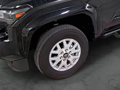 Used 2025 Toyota Tacoma SR5 AWD/4WD image 7