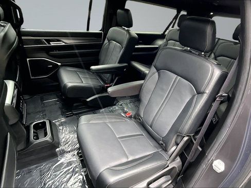 Used 2025 Jeep Wagoneer L Series II w/ Premium Group I AWD/4WD image 40