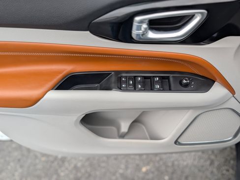 Used 2022 Jeep Compass Limited image 29