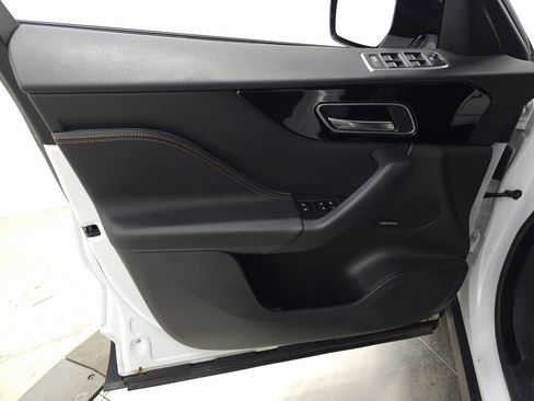 Used 2018 Jaguar F-PACE Prestige image 13