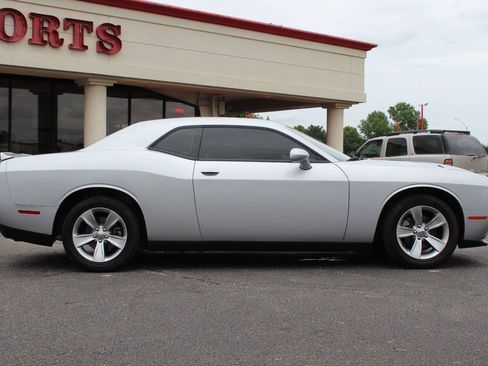 Used 2021 Dodge Challenger SXT RWD image 3
