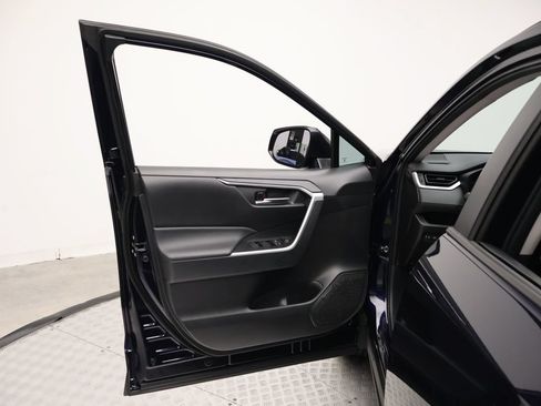 Used 2025 Toyota RAV4 XLE w/ Convenience Package FWD image 16