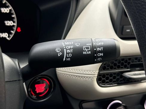 Used 2023 Honda HR-V LX image 12