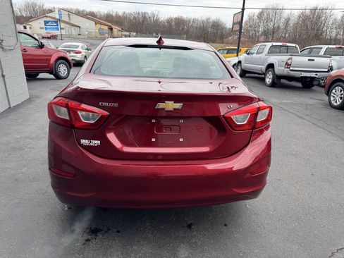 Used 2017 Chevrolet Cruze LT w/ Convenience Package FWD image 7