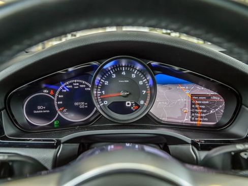 Used 2019 Porsche Cayenne image 18