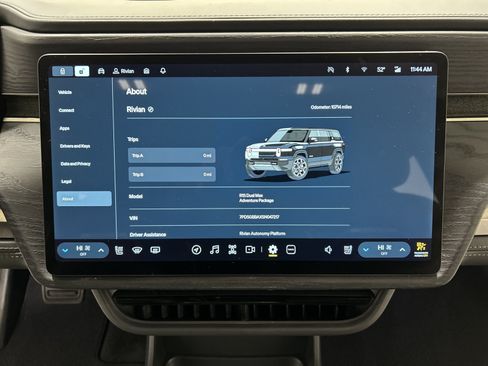 Used 2025 Rivian R1S Adventure AWD/4WD image 29