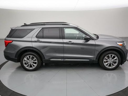 Certified 2023 Ford Explorer XLT w/ Equipment Group 202A AWD/4WD image 3