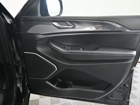 Used 2022 Jeep Grand Cherokee Altitude image 12