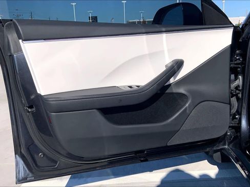 Used 2024 Tesla Model 3 Standard Range image 18