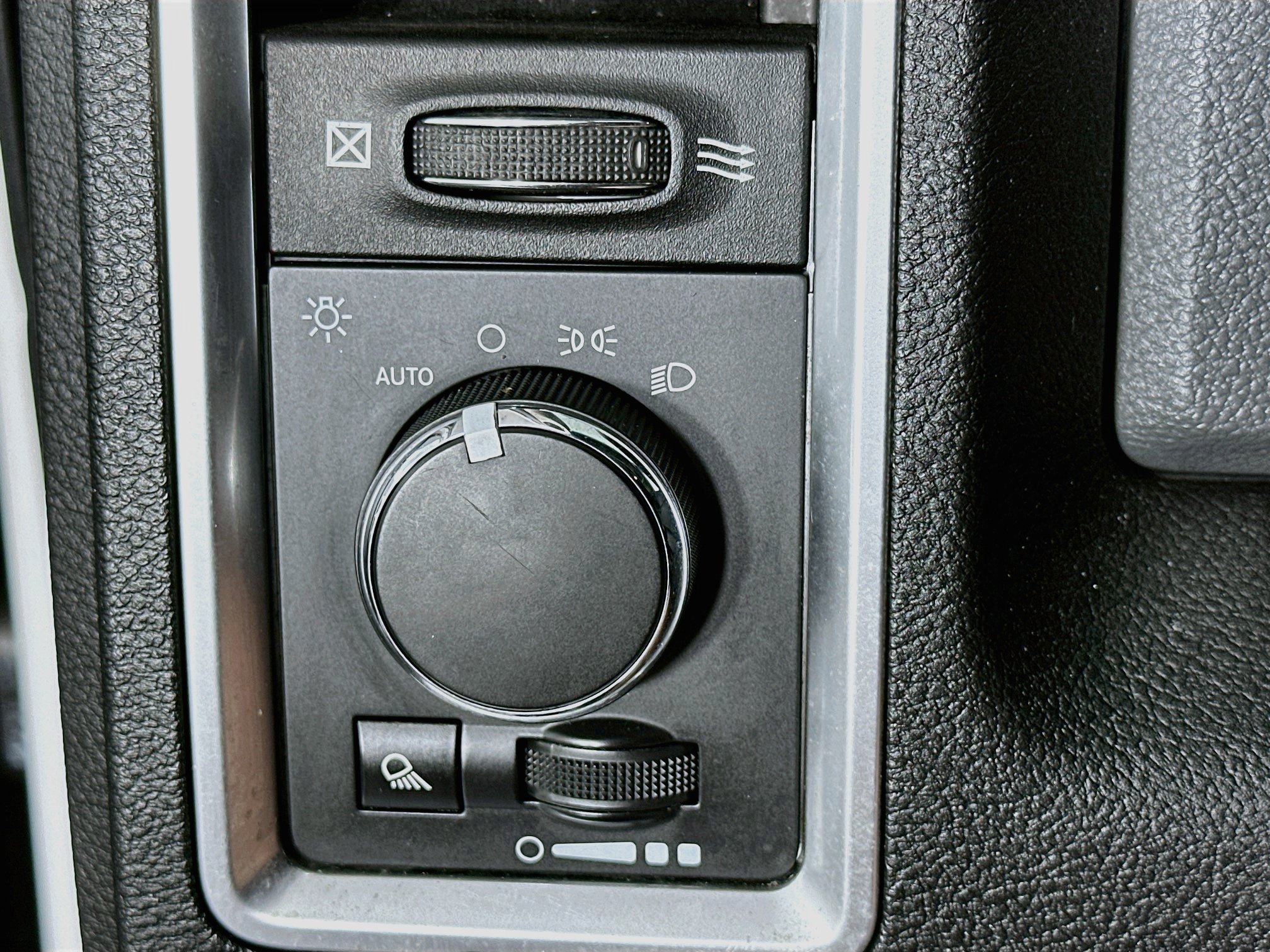 Used 2018 RAM 1500 Classic SLT RWD image 16