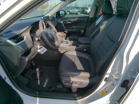 Used 2025 Toyota RAV4 XLE Premium image 8