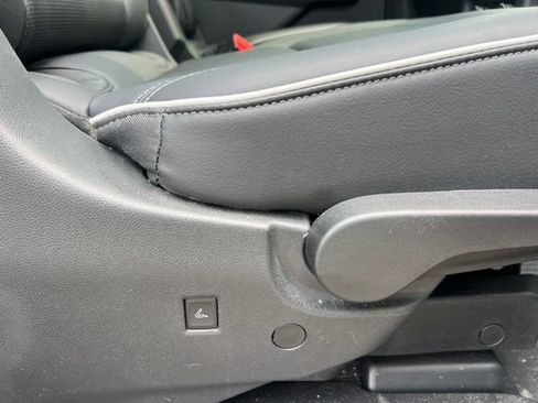 Used 2025 Buick Enclave Avenir w/ LPO, Floor Liner Package AWD/4WD image 17