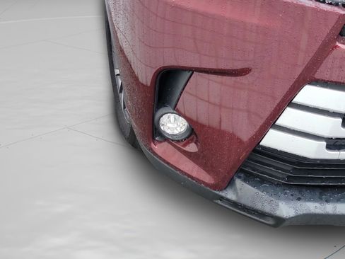 Used 2017 Toyota Highlander XLE image 12