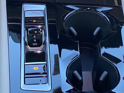 Used 2024 Volkswagen Atlas SEL Premium R-Line image 11