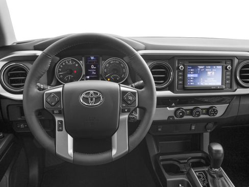 Used 2017 Toyota Tacoma TRD Off-Road image 4