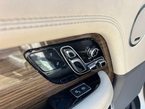 Used 2018 Land Rover Range Rover HSE image 33