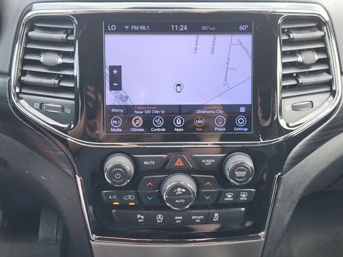 Used 2021 Jeep Grand Cherokee Laredo X AWD/4WD image 17