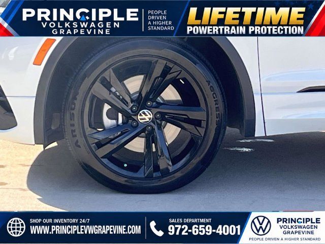 Used 2023 Volkswagen Tiguan SE R-Line FWD image 3