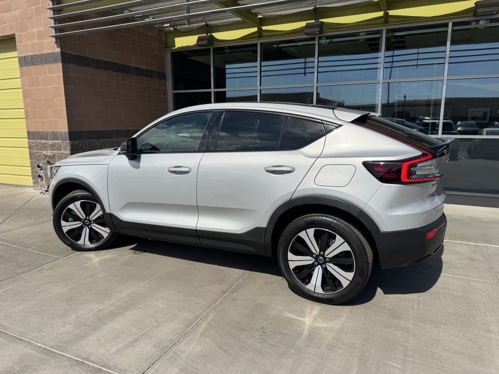 Used 2023 Volvo C40 P8 Recharge Plus w/ Protection Package Premier AWD/4WD image 5