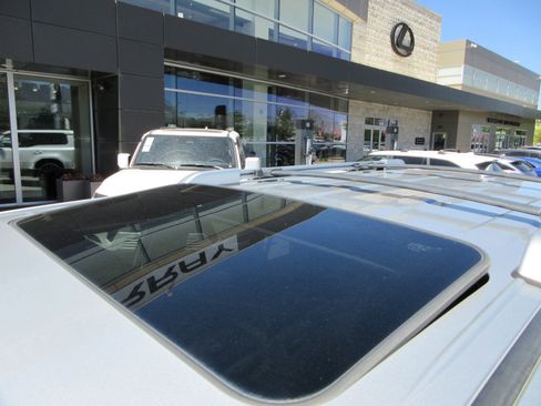Used 2015 Toyota 4Runner Limited AWD/4WD image 17