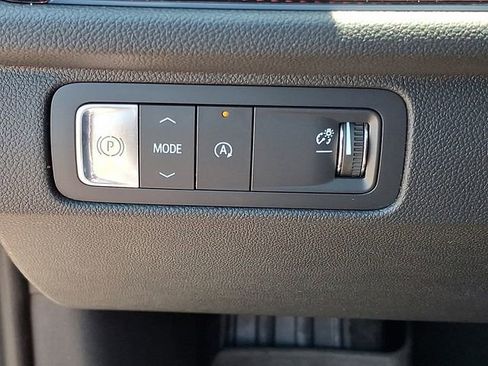 Used 2024 Chevrolet Traverse RS FWD image 22
