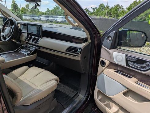 Used 2024 Lincoln Navigator Reserve AWD/4WD image 11