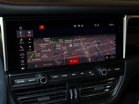 Used 2020 Porsche Macan AWD/4WD image 19