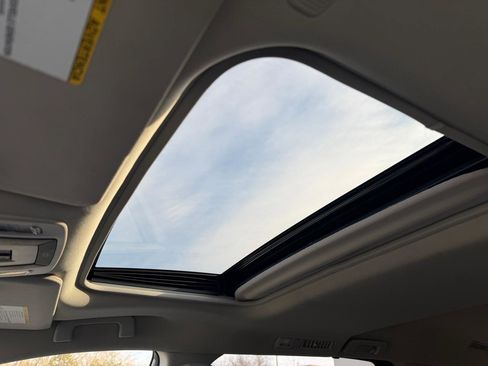 Used 2023 Toyota Sienna XLE FWD image 18
