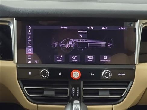 Certified 2025 Porsche Macan image 19