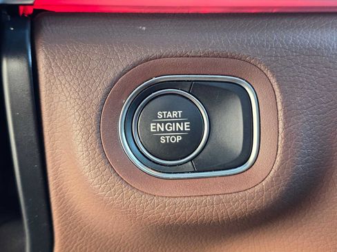 Used 2025 Mercedes-Benz GLE 450e 4MATIC image 35