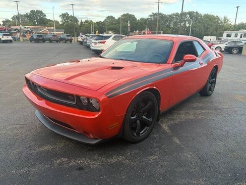 Used 2013 Dodge Challenger R/T RWD image 2
