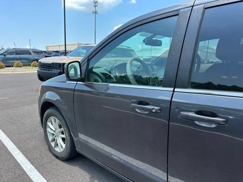 Used 2019 Dodge Grand Caravan SXT FWD image 9