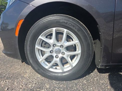 Used 2022 Chrysler Pacifica Touring-L FWD image 32