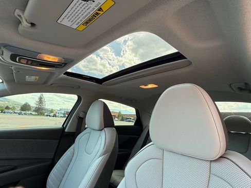 New 2025 Hyundai Elantra Limited image 37