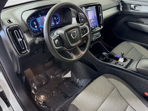 Used 2025 Volvo XC40 B5 Core image 23
