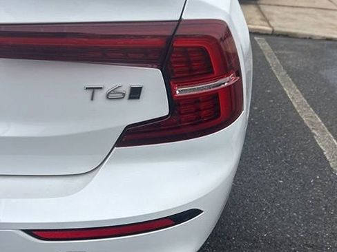 Used 2019 Volvo S60 T6 Momentum image 8