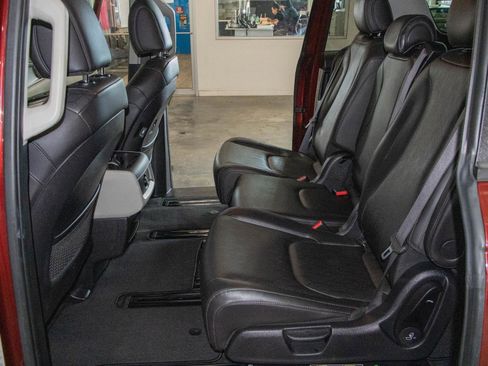 Used 2024 Kia Carnival LX image 13