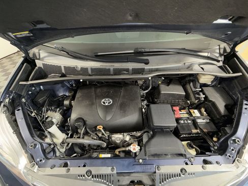 Used 2018 Toyota Sienna XLE image 29