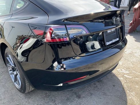 Used 2023 Tesla Model 3 Standard Range image 86