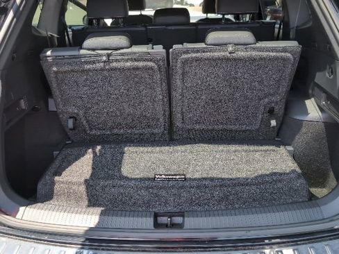 Used 2021 Volkswagen Tiguan SE R-Line FWD image 28