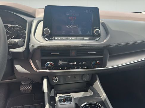 Used 2023 Nissan Rogue SV FWD image 31