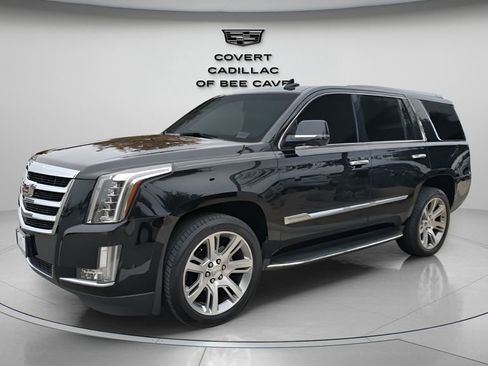 Used 2017 Cadillac Escalade Luxury image 3
