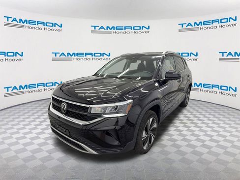 Used 2024 Volkswagen Taos SE AWD/4WD image 1