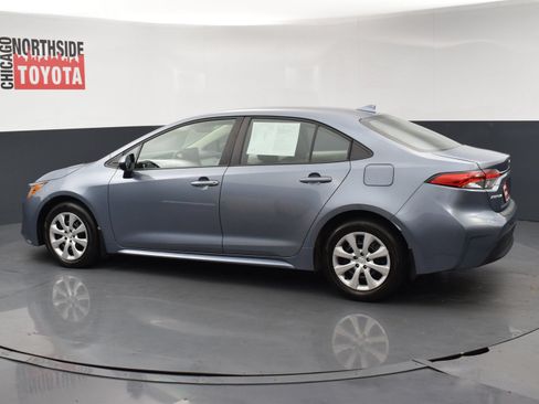 Used 2025 Toyota Corolla LE FWD image 2