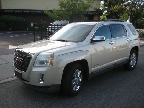 Used 2015 GMC Terrain SLE w/ Chrome Edition AWD/4WD image 1