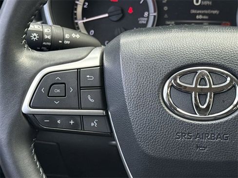 Used 2024 Toyota Highlander XLE image 14