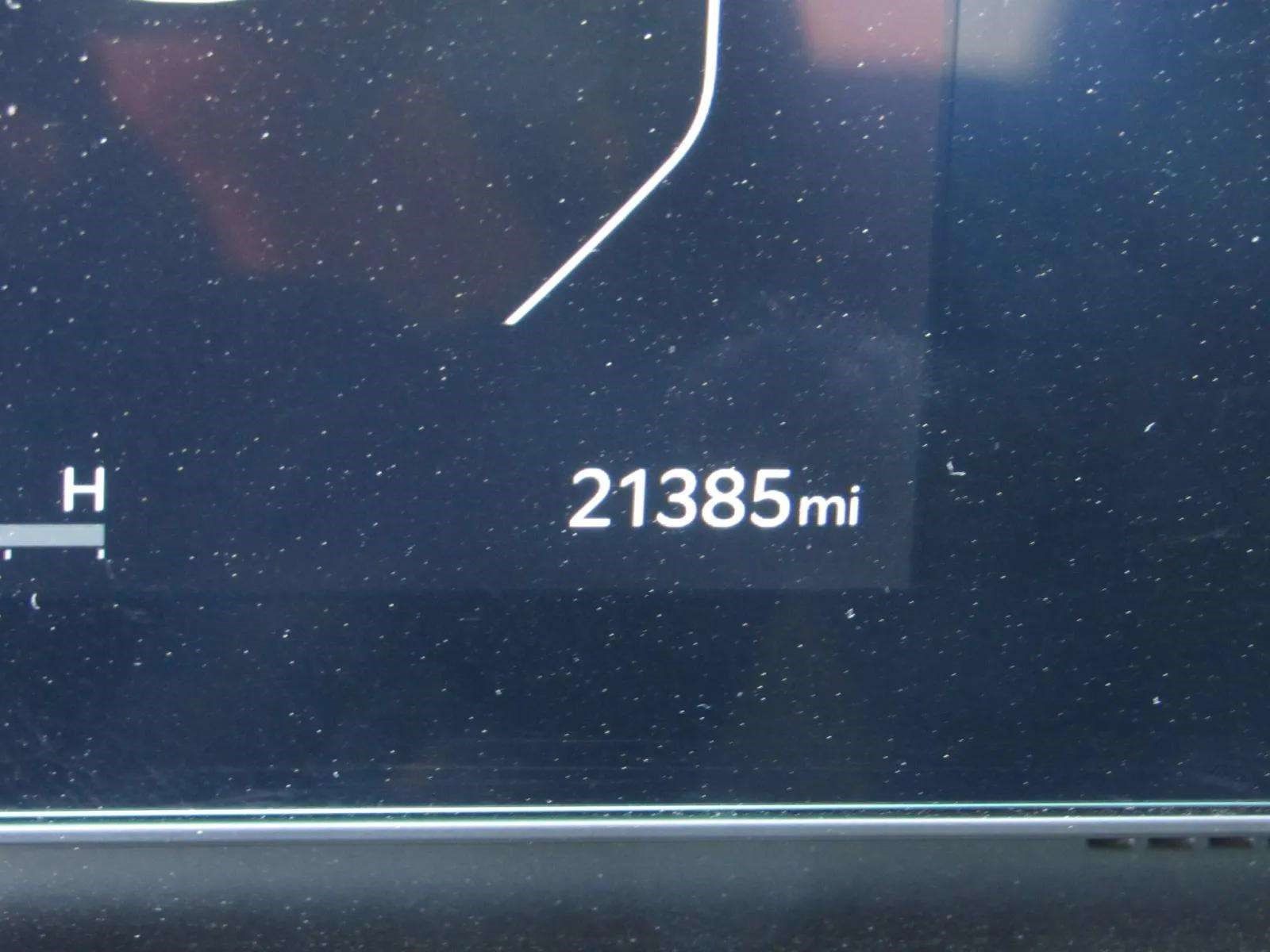 Used 2025 Kia Carnival SX w/ SX Dark Edition Package FWD image 30